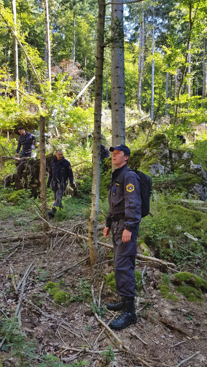 Včeraj je pogrešanega Italijana na Vojskem iskalo več kot 40 policistov, gasilcev in domačinov. FOTO: PU Nova Gorica