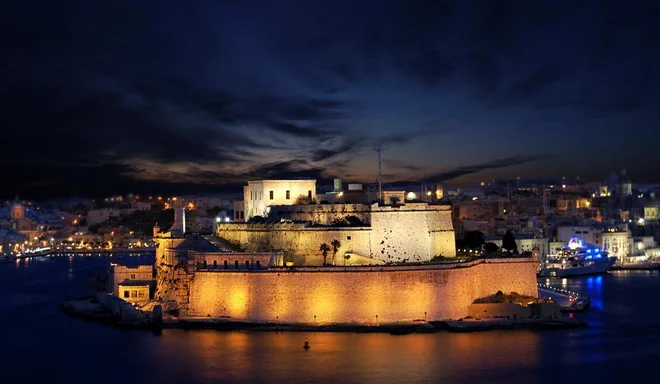 Iz trdnjave Fort St. Angelo, kjer je bil nekoč sedež reda SV. Janeza lahko občuduje pristanišče Grand Harbour, ki je na UNESCO seznamu. FOTO: Malta Toursit Authority