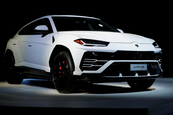 Športnih terencev se niso "ubranile" niti najbolj prestižne športne znamke, kot je Lamborghini in njihov lamborghini urus. FOTO: Reuters