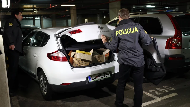 Zaseči računalnik ni prav preprosto, je pa to prva in najlažja faza dela računalniških forenzikov. FOTO: Uroš Hočevar/Delo
