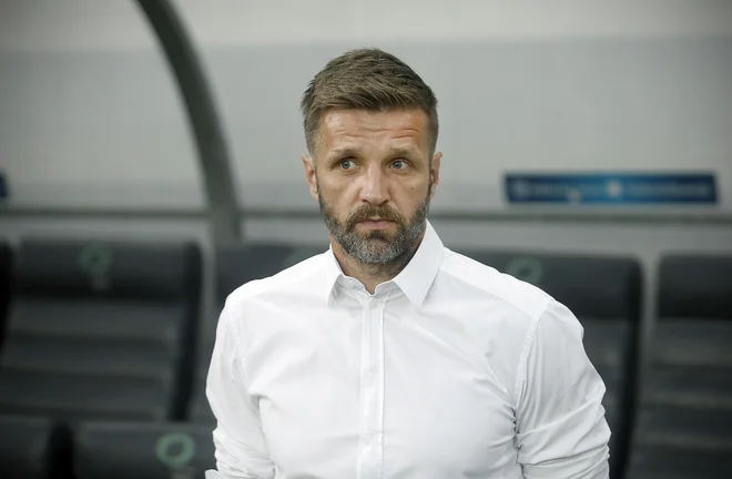 Igor Bišćan je predčasno zapustil vročo reško klop. FOTO Blaž Samec/Delo