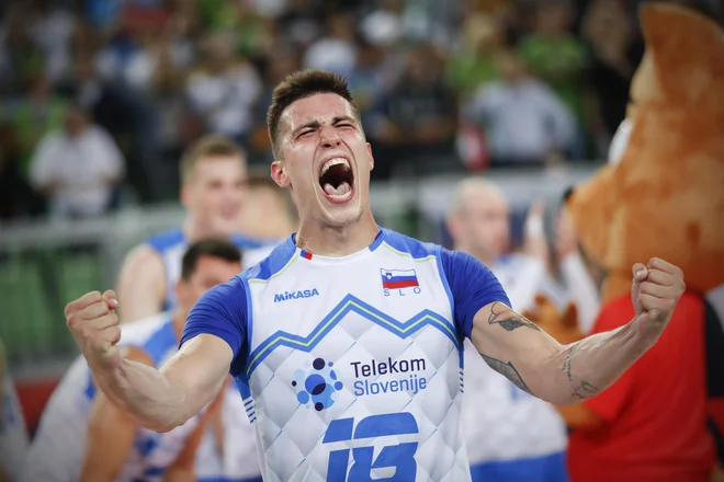 Klemen Čebulj in fantje se lahko upravičeno veselijo, nadigrali so veliko Rusijo in se bodo bojevali za odličja evropskega prvenstva. Foto Uroš Hočevar