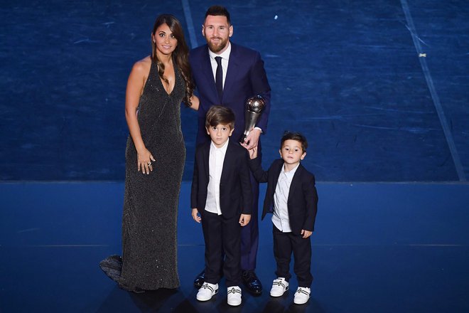 Lionel Messi in soproga Antonello Roccuzzo Messi z otrokoma. Foto: AFP