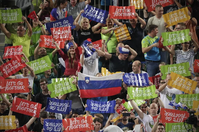 Gledalci in navijači med četrtfinalno tekmo Rusija - Slovenija. Foto Uroš Hočevar