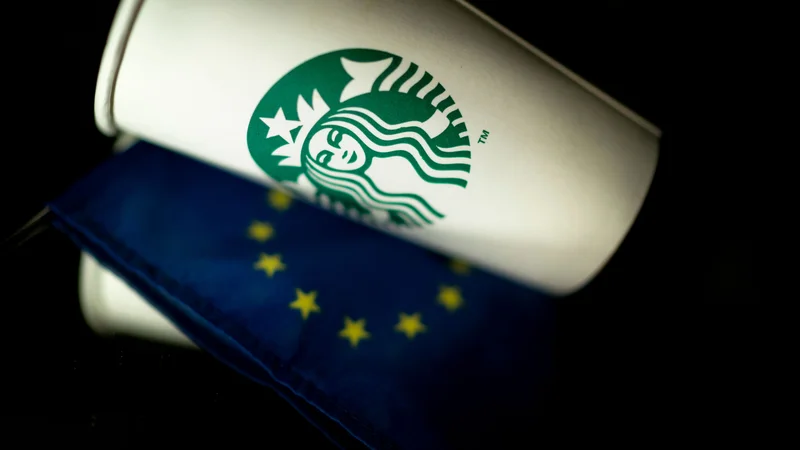 Fotografija: Evropski komisiji ni uspelo dokazati, da so bile ugodnosti za Starbucks na Nizozemskem res nezakonita državna pomoč. FOTO: Kenzo Tribouillard/AFP