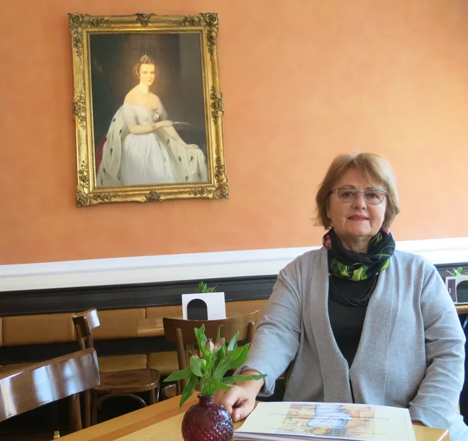 Upokojena magistrica umetnostne zgodovine in profesorica zgodovine že 18 let prostovoljno dela s starejšimi. Foto Zdenko Matoz