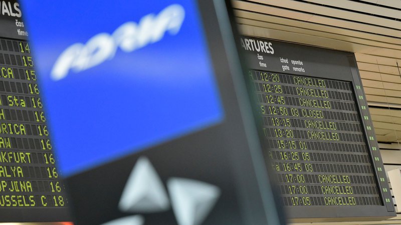 Fotografija: Adria Airways je za torek in sredo zaustavila vse lete, a je malo možnosti, da bo jutri letela. FOTO: AFP