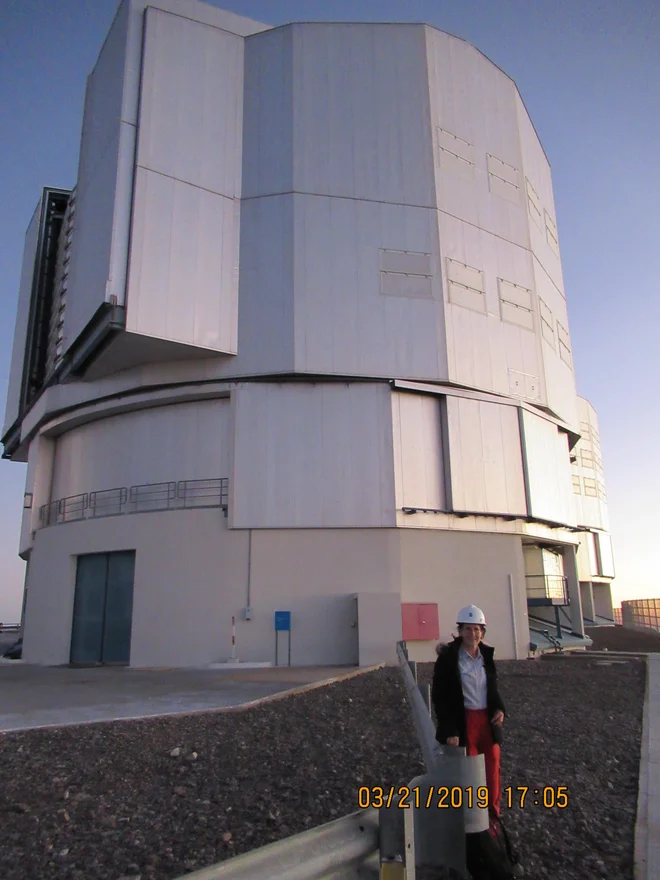 Zelo veliki teleskop (Very large Teleskop – VLT) stoji na planoti Paranal na severu velike čilske planote Atakama, na višini 3500 metrov, upravlja ga Evropski južni observatorij. Foto Osebni arhiv