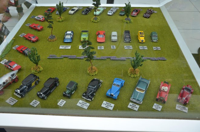 Na ogled je tudi del Gedlove obsežne zbirke malih avtomobilčkov. Foto Gašper Boncelj