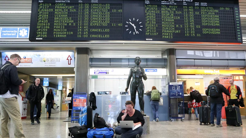 Fotografija: Letališče Jožeta Pučnika Ljubljana je med najmanjšimi, a je za mobilnost Republike Slovenije pomembno, kar se vidi ob sedanjih prekinitvah letov Adrie Airways. FOTO: Marko Feist/Slovenske novice