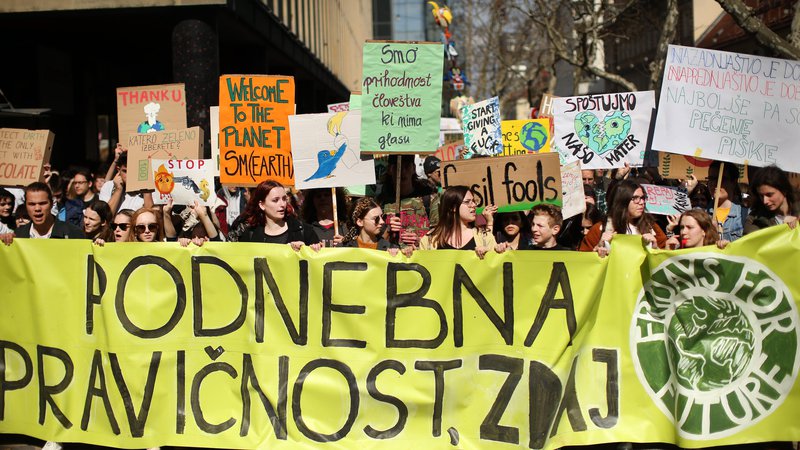 Fotografija: Podnebnega protesta marca se je udeležilo 12.000 mladih. Za jutrišnji protest v gibanju Mladi za podnebno pravičnost napovedujejo še večjo udeležbo. FOTO: Jure Eržen