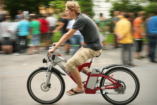 Prodaja električnih koles se tudi v Sloveniji krepi.<br />
Foto Blaž Samec