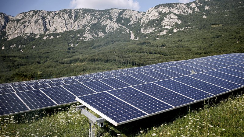 Fotografija: Tudi Slovenija bi lahko pri pridobivanju elektirke bolje izkoriščala energijo sonca. FOTO: Blaž Samec/Delo