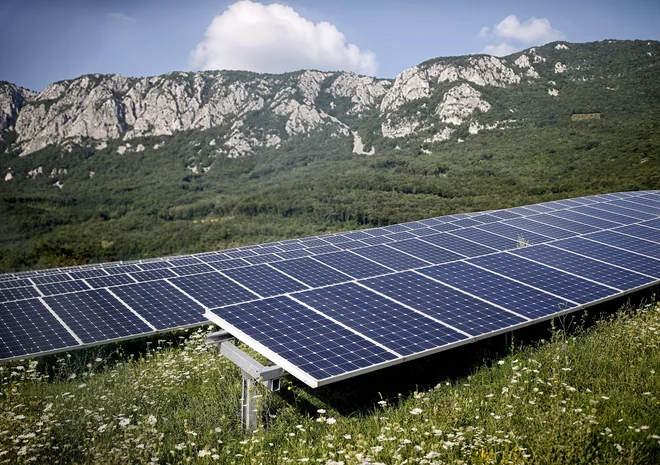 Tudi Slovenija bi lahko pri pridobivanju elektirke bolje izkoriščala energijo sonca. FOTO: Blaž Samec/Delo