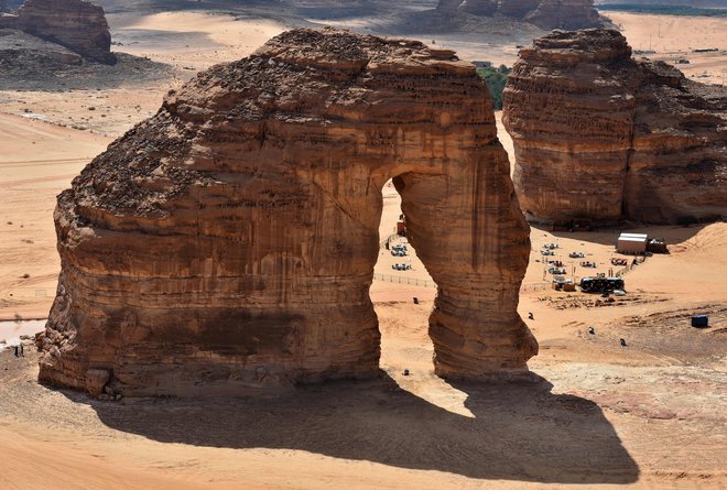 Ena od savdskih naravnih znamenitosti je Slonja skala v puščavi Ula. FOTO: Fayez Nureldine/AFP