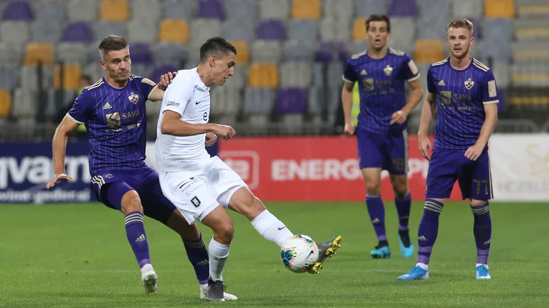 Luka Menalo je bil v Ljudskem vrtu do izključitve Vitalijsa Maksimenka nerešljiva uganka za vijolične, pri katerih je Rudi Požeg Vancaš (desno) eden od najmočnejših adutov. FOTO: Tadej Regent/Delo