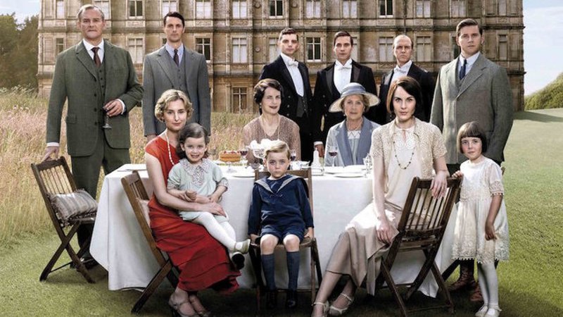 Fotografija: Film Downton Abbey se nadaljuje, kjer se je končala televizijska serija, večina likov in igralcev je istih. Foto: promocijsko gradivo
