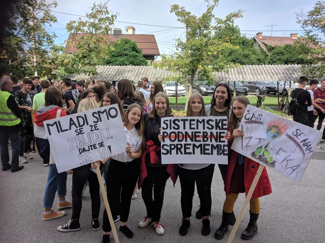 Mladi udeleženci podnebnega štrajka v Ljutomeru. FOTO: Sobotainfo