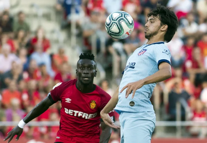 João Felix (desno) bo tudi drevi eden glavnih adutov Atletica v mestnem derbiju z Realom. FOTO: AFP