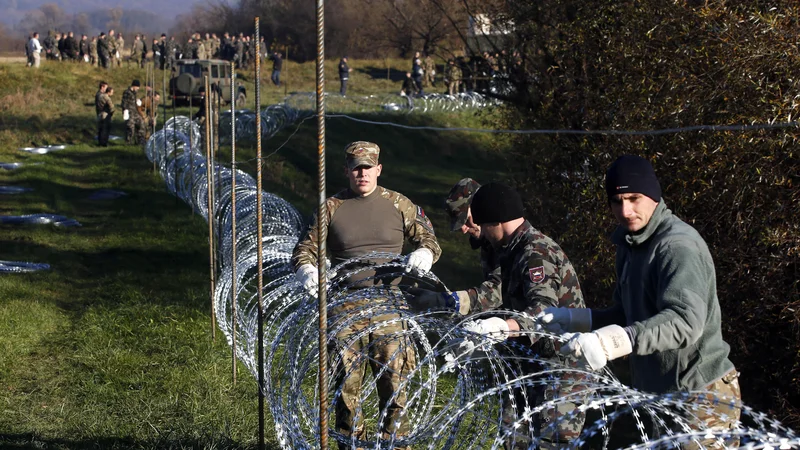 Fotografija: Schengen po balkansko. FOTO: Matej Družnik