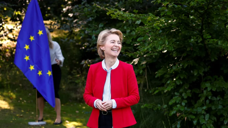 Fotografija: Bo Ursula von der Leyen zahtevala od Budimpešte in Bukarešte, naj predlagata nova kandidata? FOTO: François Lenoir/Reuters