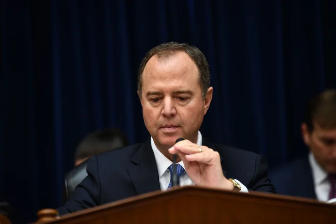 Predsednik odbora za obveščevalne zadeve ameriškega predstavniškega doma Adam Schiff je v samem središču prizadevanj za razrešitev predsednika Trumpa. FOTO: Brendan Smialowski/Afp