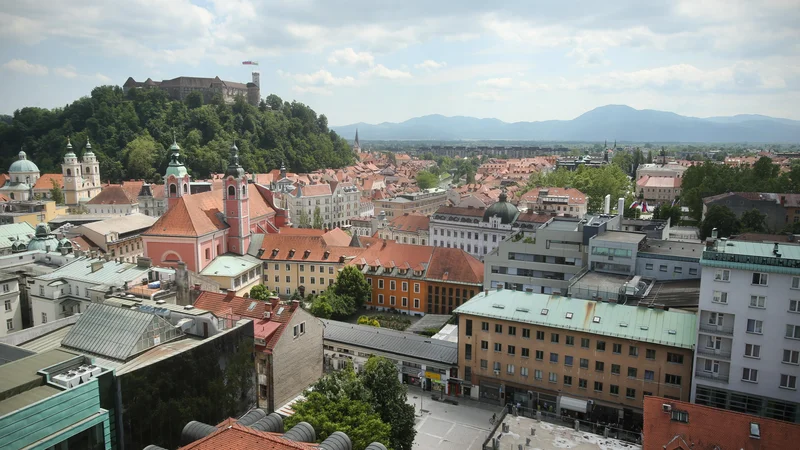 Fotografija: Koliko so vredne naše nepremičnine, lahko preverimo že danes. FOTO: Jure Eržen/Delo