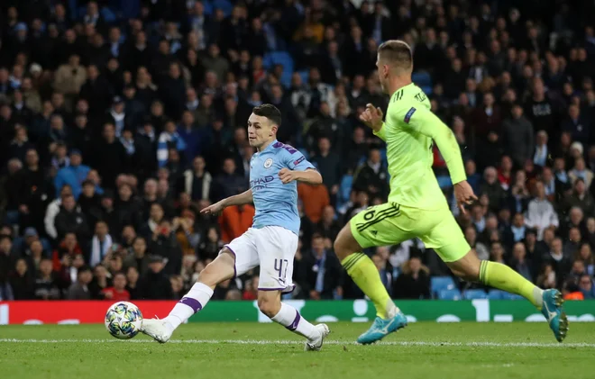 Phil Foden (levo) je veliki up angleškega nogometa in Manchester Cityja. FOTO: Reuters