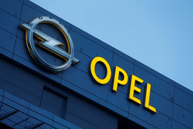Opel zaradi pomanjkanja naročil skrajšuje delovni čas. FOTO: Reuters