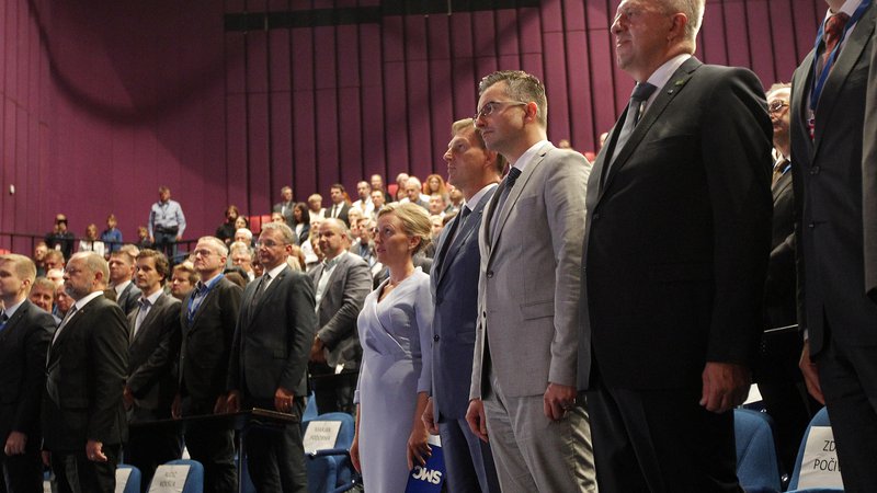Fotografija: Kdaj naj bi premier Marjan Šarec predlagal zamenjavo Cerarja s Počivalškom, v njegovem kabinetu še ne razkrivajo. Foto Mavric Pivk