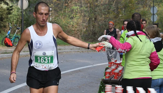 Porazdelitev živil je vse manj uravnotežena in se nagiba v smeri s sladkorji bogate prehrane. Foto Jože Suhadolnik