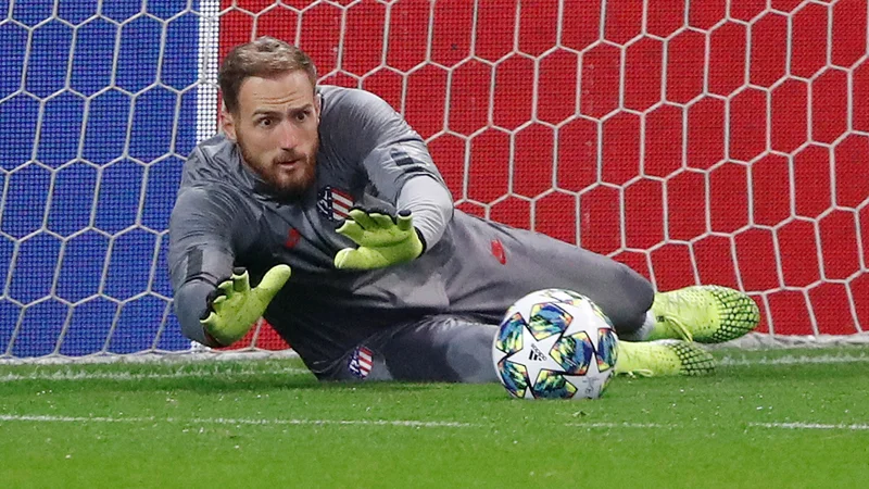 Fotografija: Jan Oblak med tekmo na štadionu Lokomotiva v Moskvi. FOTO: Reuters