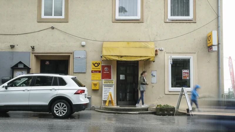 Fotografija: Pošte bi lahko ponekod tudi lahko ostale, četudi to ni ekonomsko upravičeno, meni ekonomist Jože P. Damijan. FOTO: Uroš Hočevar