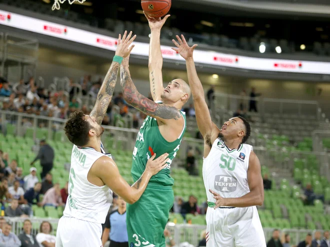 Maik Zirbes je pristavil svoj delež kljub pomanjkanju treninga. FOTO: Roman Šipić/Delo