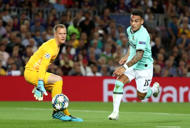 Lautaro Martinez je zabil prvi Interjev gol po 46 letih na Camp Nouu, a vratar Marc-Andre ter Stegen je bil v prvem polčasu najboljši posameznik Barcelone. FOTO: Reuters