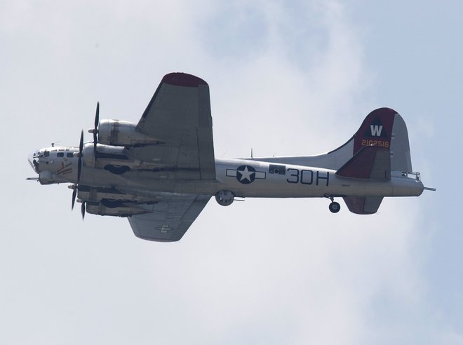Letalo B-17 je ameriška Air Force med drugo svetovno vojno uporabljala v boju z Japonci in Nemci. FOTO: Andrew Caballero-Reynolds/AFP