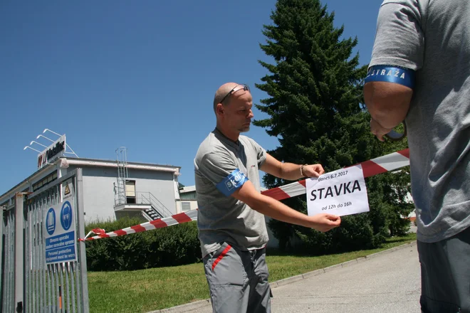 Delavci družbe so pred dobrima dvema letoma stavkali zaradi plačnih nesorazmerij in sistemizacije delovnih mest. FOTO: Blaž Močnik/Delo