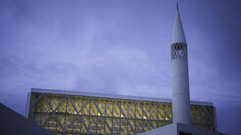 Fotografija: Podoben islamski verski in kulturni center, kakor je v Ljubljani, nameravajo zgraditi tudi v Celovcu. FOTO: Jože Suhadolnik/Delo