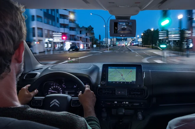 Tehnologija Surround Rear Vision omogoča optimalno vidljivost FOTO: Citroen