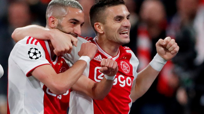 Fotografija: Hakim Ziyech in Dušan Tadić tudi v novi sezoni ostajata glavna aduta Ajaxa v ligi prvakov. FOTO: Reuters