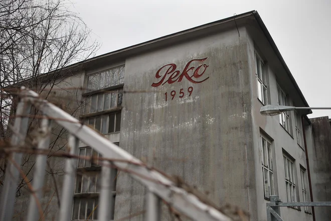 Poskusi oživitve proizvodnje Pekovih čevljev v Tržiču niso bili uspešni. Foto Jože Suhadolnik