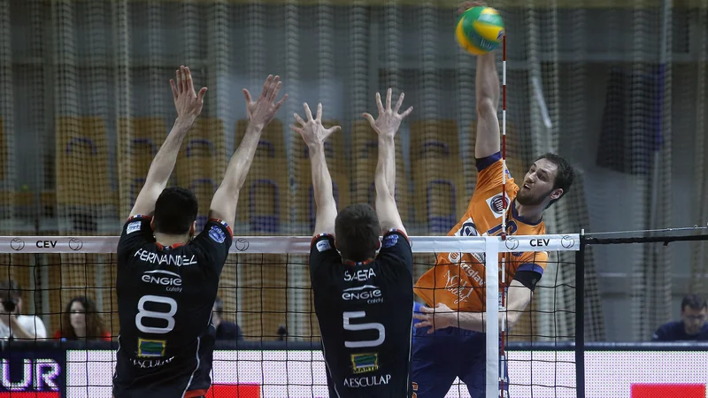 Fotografija: Jan Pokeršnik se je z mivke vrnil v dres ACH Volleyja. FOTO: Blaž Samec/Delo