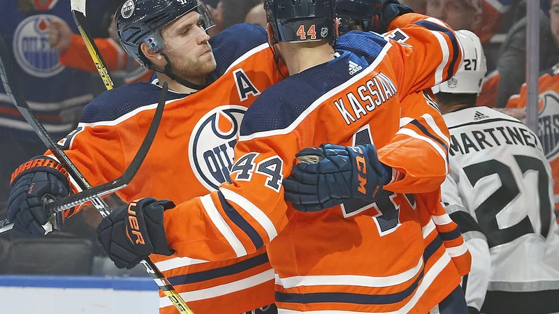 Fotografija: Los Angeles Kings je sezono 2019/20 odprl na gostovanju v Kanadi in se že po slabi minute igre znašel v zaostanku, ko je zadel Connor McDavid, ki je do konca tekme zbral še tri asistence. FOTO: Perry Nelson/Usa Today Sports