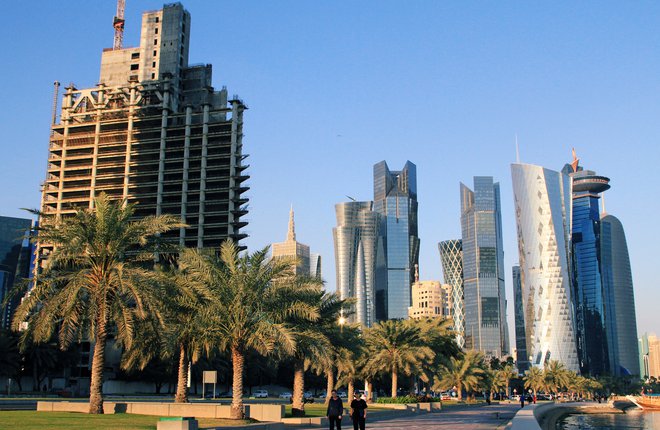 Doha je hitro rastoče in razvijajoče se mesto. V njem in njegovi okolici živita več kot dve tretjini katarskega prebivalstva. FOTO: Reuters