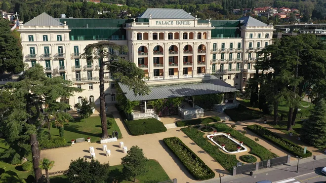 <em>Tudi letos sta glavna pokrovitelja slovensko obarvane reli regate Go to Barcolana from Slovenia ter partnerja prestižne 51. Barcolane Kempinski Palace Portorož in MK Group Miodraga Kostića, ki se v Sloveniji vse bolj uveljavlja kot strateški investito