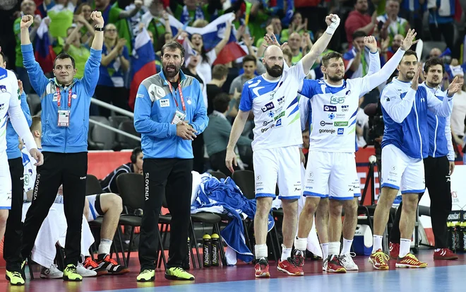 Veselin Vujović se bo na EP moral znajti brez Marka Bezjaka in verjetno tudi dosedanjega kapetana Vida Kavtičnika. FOTO: Cropix