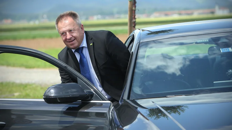 Fotografija: »Menim, da imamo še nekaj možnosti, da ohranimo tudi kakšno slovensko poslovno banko in jo naredimo močnejšo,« ocenjuje gospodarski minister Zdravko Počivalšek. Bo v slovenskem bančnem stebru pristala tudi Delavska hranilnica? FOTO: Jure Eržen/Delo