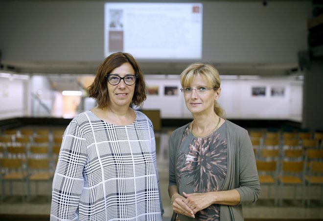 Dr. Karmen Pižorn (levo) in dr. Milena Košak Babuder poučujeta in raziskujeta v študijskih programih razredni pouk, specialna in rehabilitacijskka pedagogika ter logopedija in surdopedagogika. Foto Blaž Samec