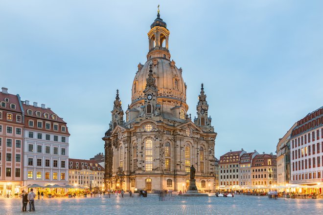 Dresdenska cerkev Naše Gospe je bila v bombardiranju leta 1945 popolnoma uničena, dokončno obnovljena pa leta 2005. Danes je simbol združene Nemčije. Foto Shutterstock