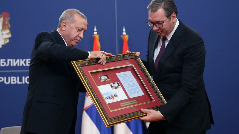 Fotografija: Srbski in turški predsednik Aleksandar Vučić in Recep Tayyip Erdoğan v Beogradu. FOTO: Oliver Bunic/AFP